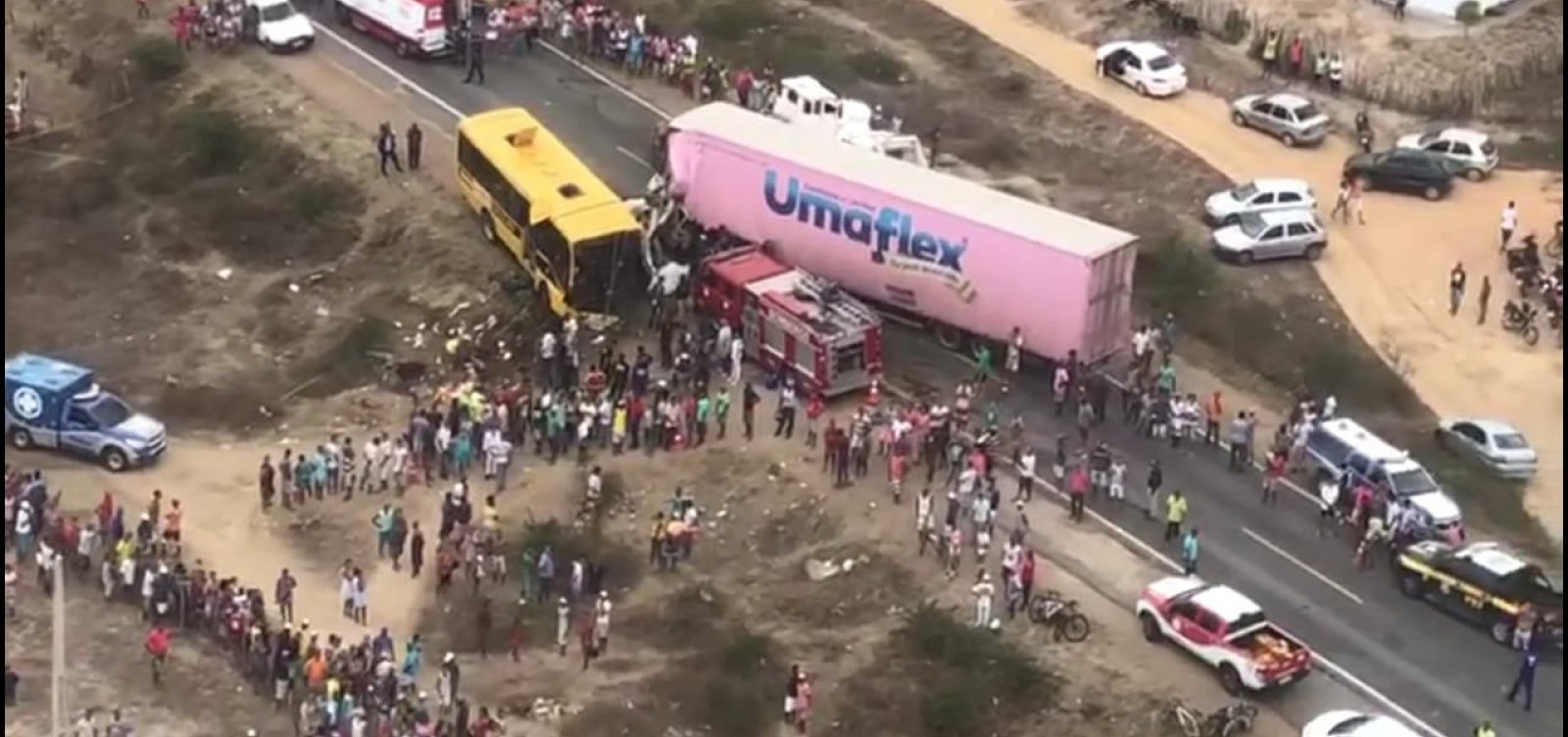 Acidente Entre Nibus Escolar E Carreta Mata Cinco Pessoas Na Br