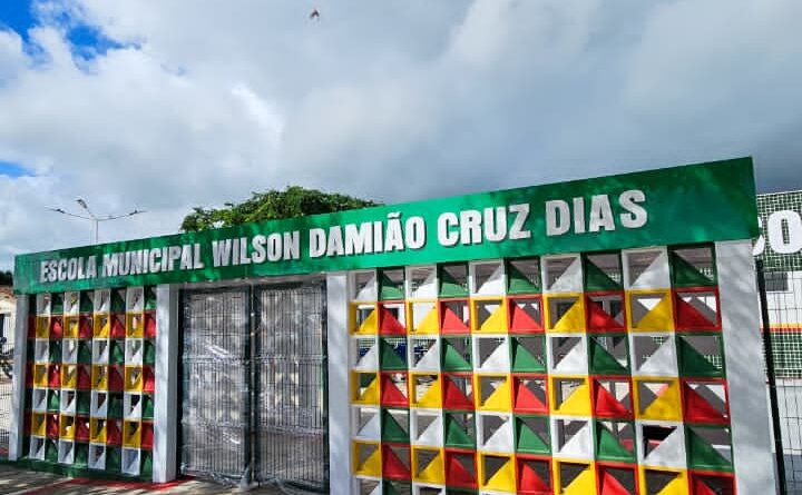 Sátiro Dias: Prefeito Pedrito Cruz entrega escola revitalizada no distrito de Mimoso