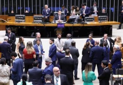 Câmara aprova PEC que reduz jornada para 40h e acaba com escala 6×1; veja o que muda