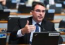 Flávio Bolsonaro viaja aos EUA para encontro com Trump