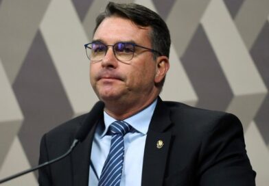 Flávio Bolsonaro chama suspensão da Lei da Dosimetria de ‘canetada’