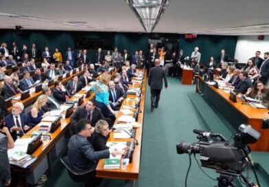 CCJ retoma análise de PEC que reduz maioridade penal para 16 anos