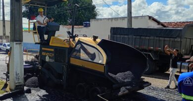 Prefeito Hugo de Leônidas autoriza início de obra de pavimentação asfáltica em Inhambupe