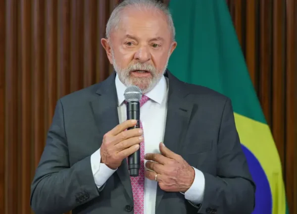 Lula anuncia prazo para zerar fila de benefícios do INSS; saiba quando