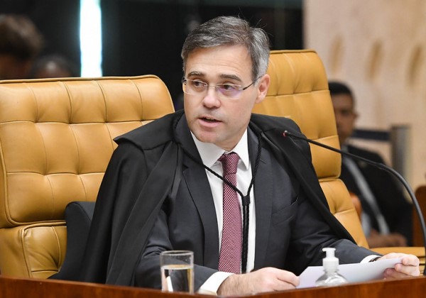 André Mendonça suspende vídeo impulsionado que associa Lula ao PCC e CV