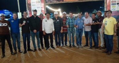 Prefeito Hugo de Leônidas e lideranças políticas prestigiam a terceira etapa da Vaquejada do Parque Limoeiro, em Inhambupe