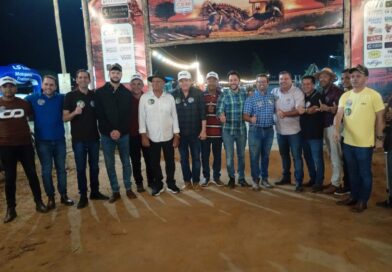 Prefeito Hugo de Leônidas e lideranças políticas prestigiam a terceira etapa da Vaquejada do Parque Limoeiro, em Inhambupe