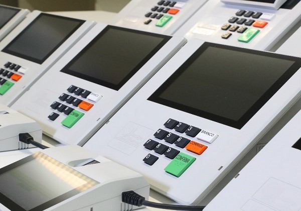 TRE-BA inicia força-tarefa para testar mais de mil urnas eletrônicas focando nas Eleições 2026