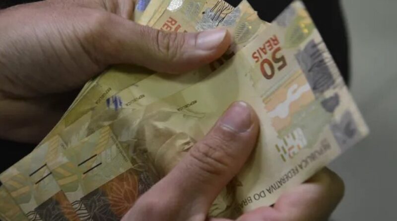 Salário mínimo deve subir para R$ 1.741 em 2027, diz ministro