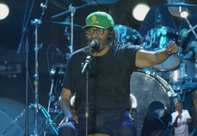 Edson Gomes é internado em hospital após show em Salvador