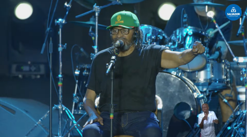 Edson Gomes é internado em hospital após show em Salvador