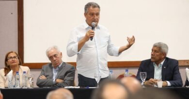 Rui costa diz em reunião, a importância do governador  e prefeitos está de mãos dadas com Lula