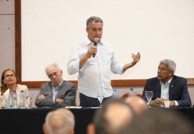 Rui costa diz em reunião, a importância do governador  e prefeitos está de mãos dadas com Lula