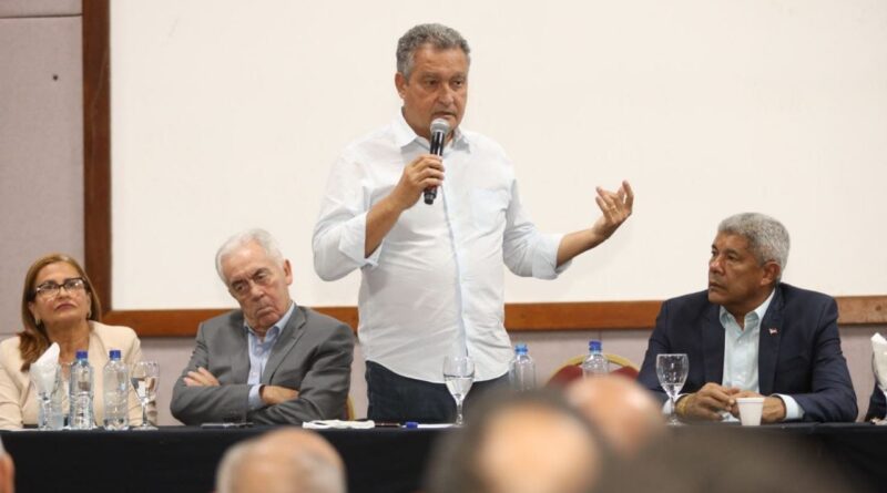 Rui costa diz em reunião, a importância do governador  e prefeitos está de mãos dadas com Lula