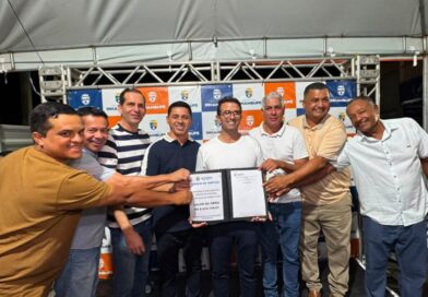 Inhambupe: Prefeito Hugo de Leônidas assina ordem de serviço para reforma e requalificação do Centro  de convenções Educacional João Alves de Torres