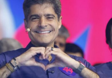 ACM Neto reúne lideranças e apoiadores em evento político em Serrinha