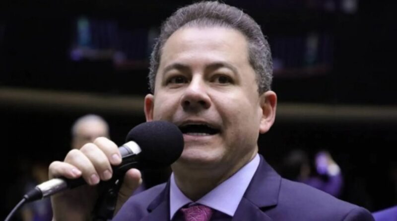 PF faz operação contra Cezinha de Madureira, aliado de André Mendonça