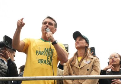 PF investiga emenda de Flávio Bolsonaro negociada com miliciano condenado no caso Marielle