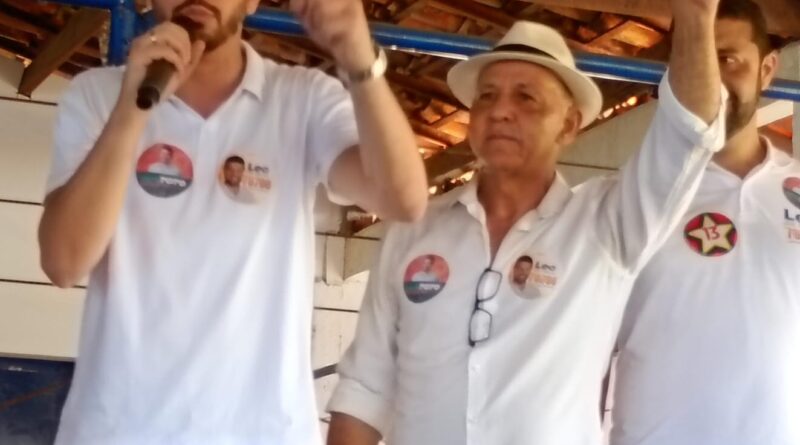 Rafael Dias recebe deputado federal Neto Carletto e estadual Léo de Neco em Inhambupe e reúne lideranças políticas.