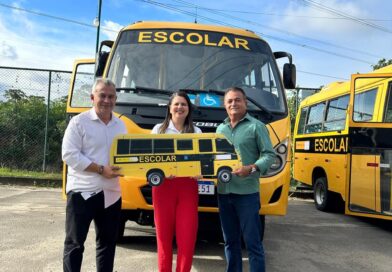 Inhambupe recebe novo ônibus escolar para atender estudantes do município