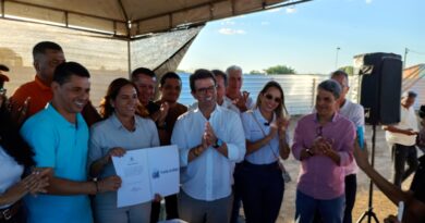Inhambupe: Prefeito, Hugo de Leônidas assina ordem de serviço para construção do Centro de Atenção Psicossocial