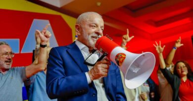 Bahia; Lula vence em 413 municípios da Bahia; Flávio Bolsonaro leva apenas quatro