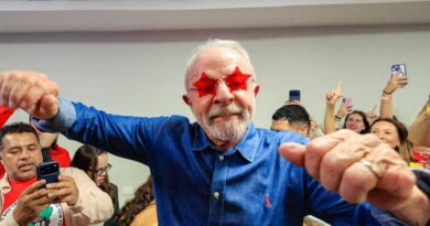 Lula se emociona ao agradecer eleitores: “Vamos mudar o jeito de governar esse país”