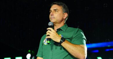 Flávio Bolsonaro rejeita resultado, pede anulação da eleição e contesta decisão do STF