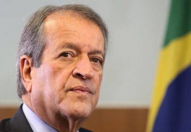 PL convoca reunião de emergência após Flávio Bolsonaro fugir do país
