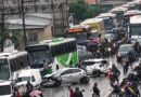 Motorista de ônibus morre ao volante e causa engavetamento com 22 veículos no RJ