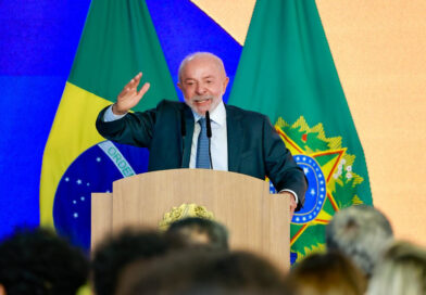 Lula faz história, vira contra Flávio Bolsonaro e é reeleito