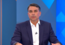 Por determinação de Moraes, PF manda Flávio Bolsonaro entregar passaporte