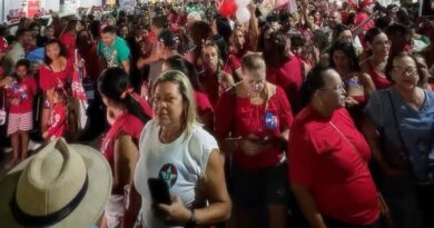 Olindina: prefeito Luiz Alberto reúne multidão em ato político em apoio ao Time de Lula