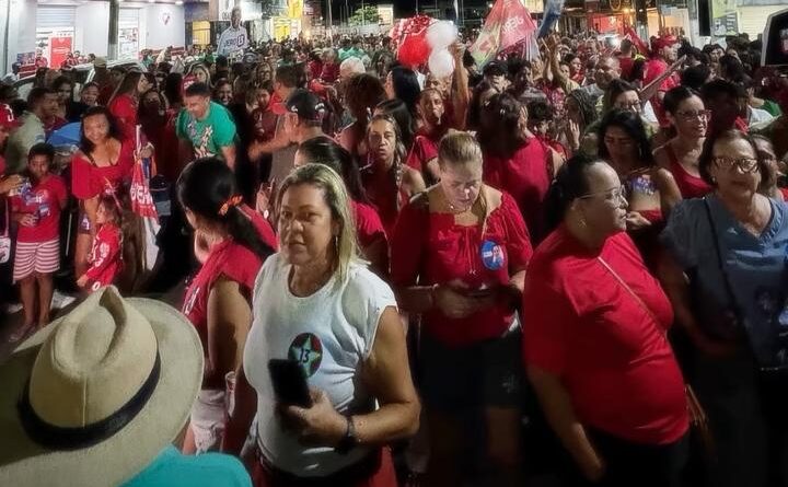 Olindina: prefeito Luiz Alberto reúne multidão em ato político em apoio ao Time de Lula