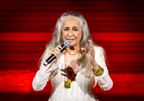 Maria Bethânia é confirmada em especial de Roberto Carlos